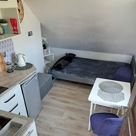Maly Apartamencik Teo 2 Pokoje Z Balkonem I Domki Rewal