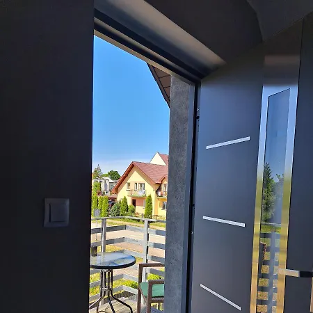 Maly Apartamencik Teo 2 Pokoje Z Balkonem I Domki Rewal